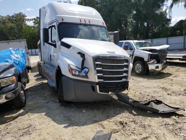  Salvage Freightliner Cascadia 1