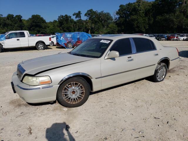  Salvage Lincoln Towncar