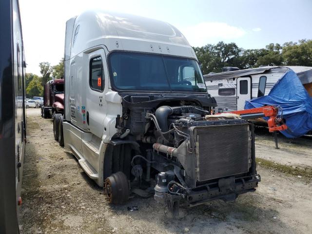  Salvage Freightliner Cascadia 1