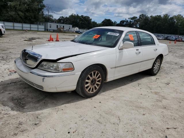  Salvage Lincoln Towncar