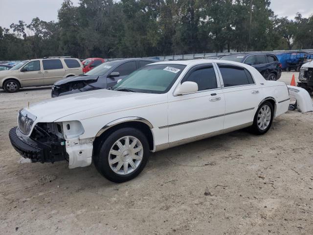  Salvage Lincoln Towncar