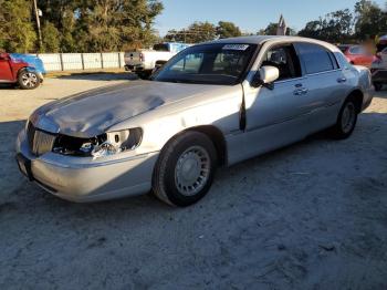  Salvage Lincoln Towncar