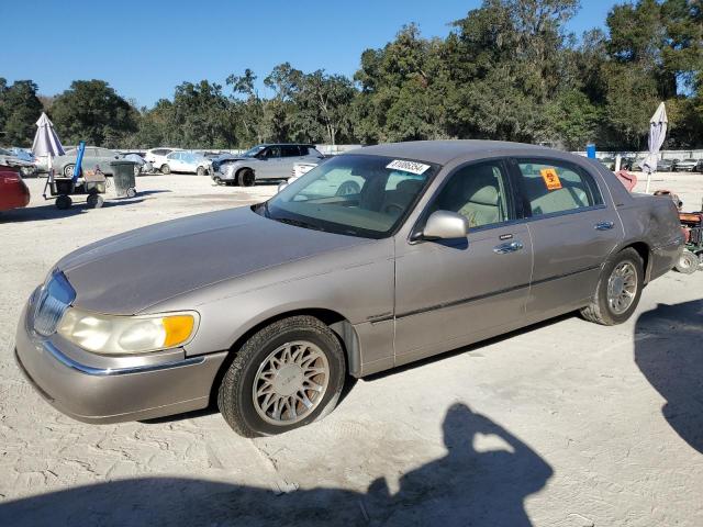  Salvage Lincoln Towncar