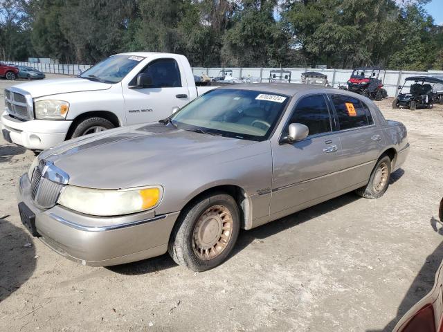  Salvage Lincoln Towncar