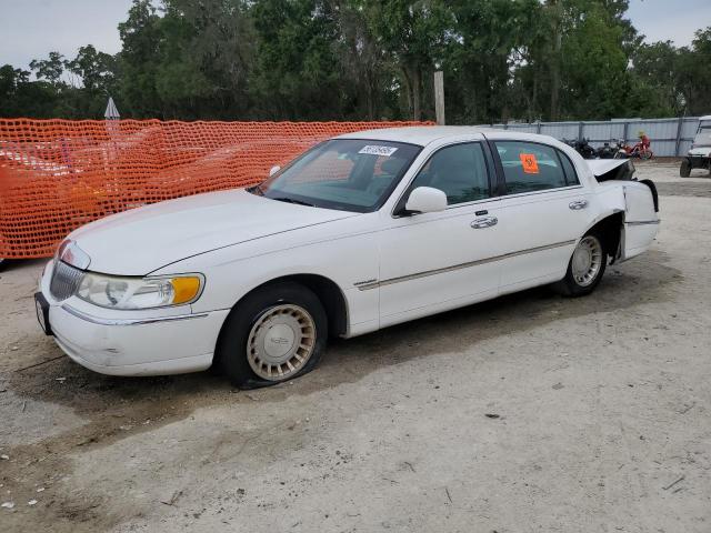  Salvage Lincoln Towncar
