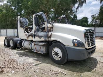  Salvage Freightliner Cascadia 1