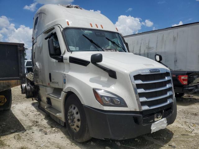  Salvage Freightliner Cascadia 1