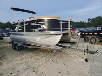  Salvage Starcraft Co Boat