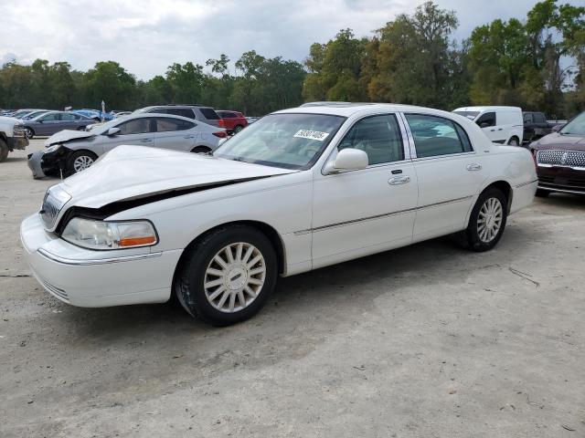  Salvage Lincoln Towncar