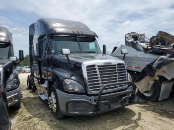  Salvage Freightliner Cascadia 1