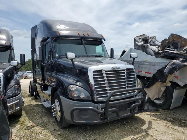 Salvage Freightliner Cascadia 1