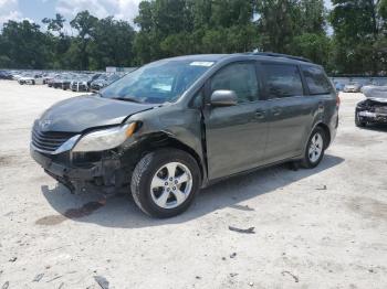 Salvage Toyota Sienna