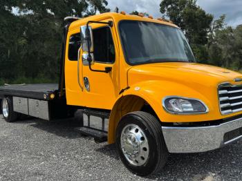  Salvage Freightliner M2 106 Med