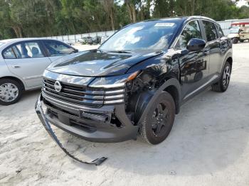  Salvage Nissan Kicks