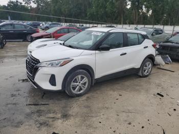  Salvage Nissan Kicks