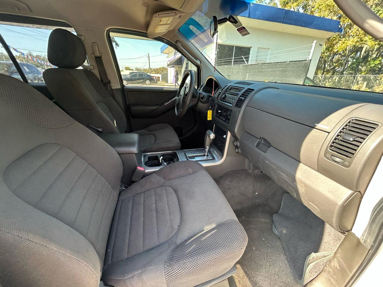 Nissan Pathfinder Le Image 2