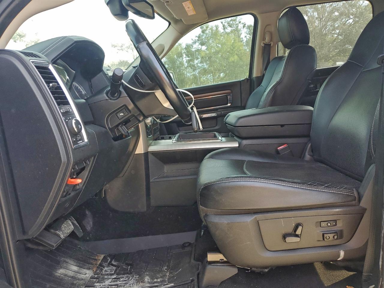 Ram 1500 Laramie Image 11