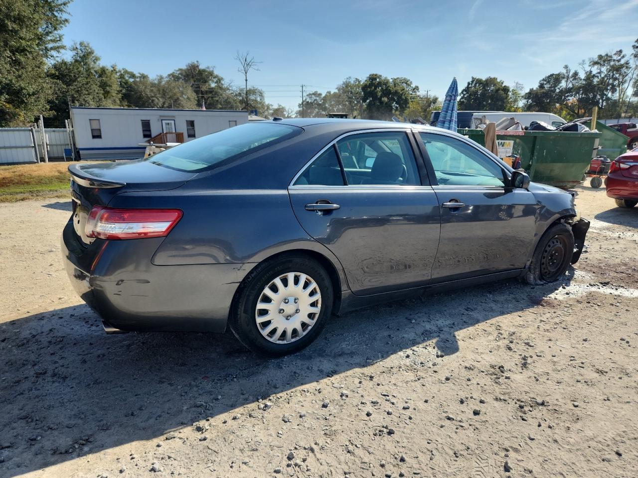 Toyota Camry Base Image 2