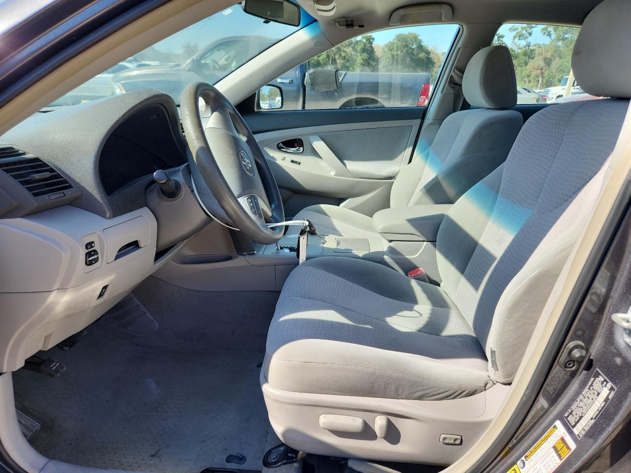 Toyota Camry Base Image 13