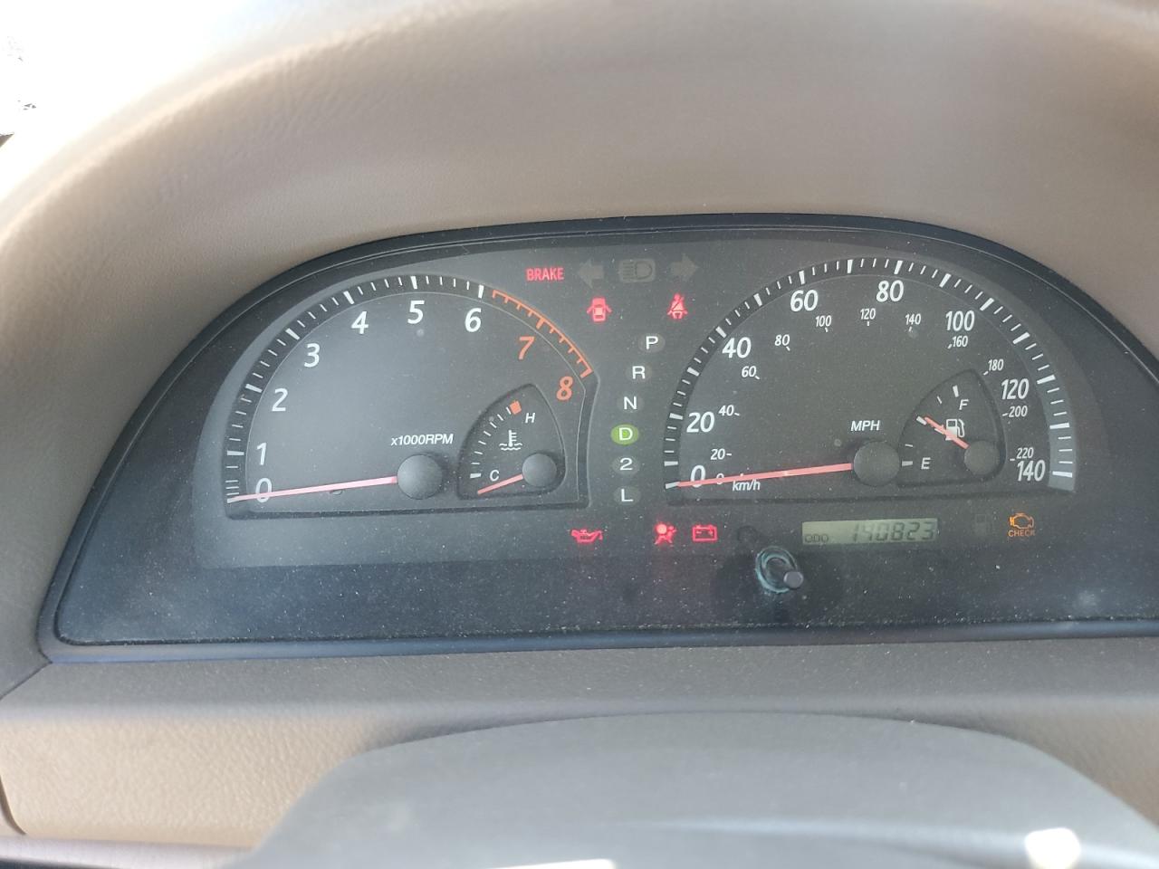 Toyota Camry Le Image 4