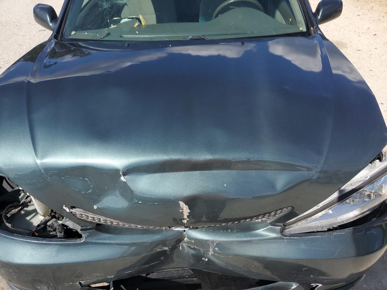 Toyota Camry Le Image 12