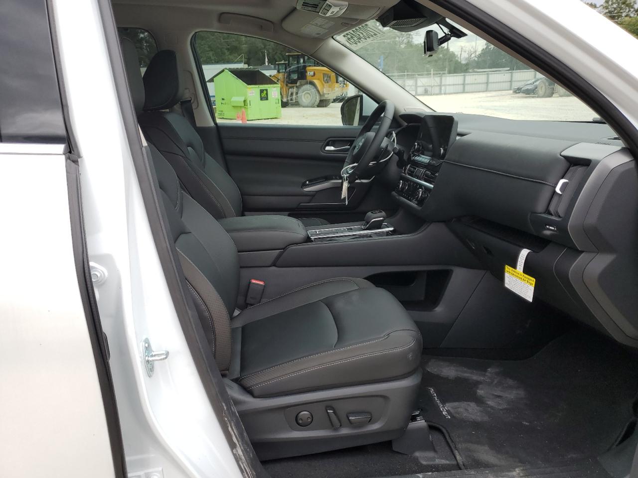 Nissan Pathfinder Sl Image 4