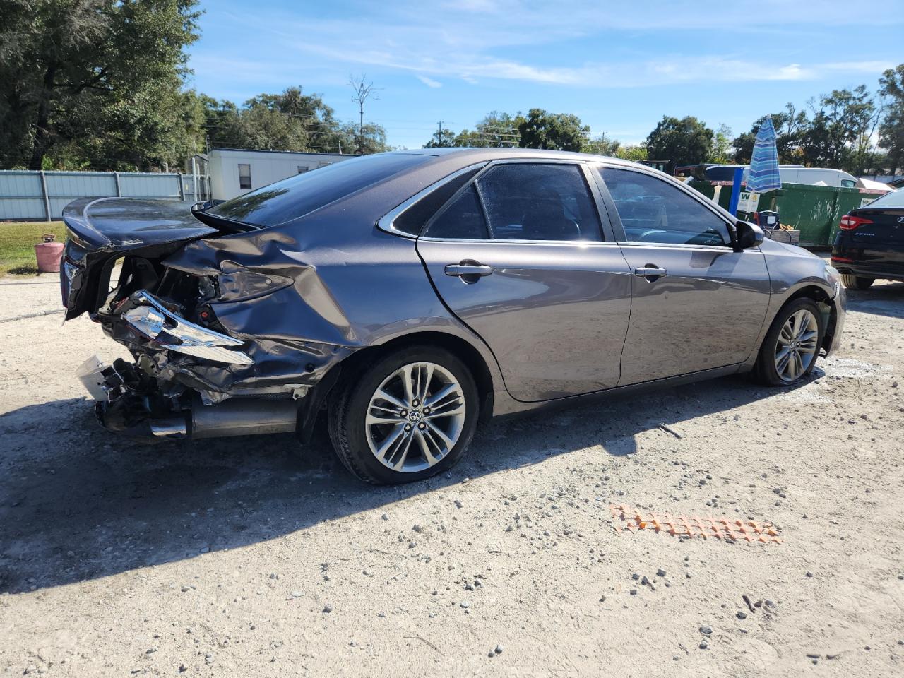 Toyota Camry Le Image 4