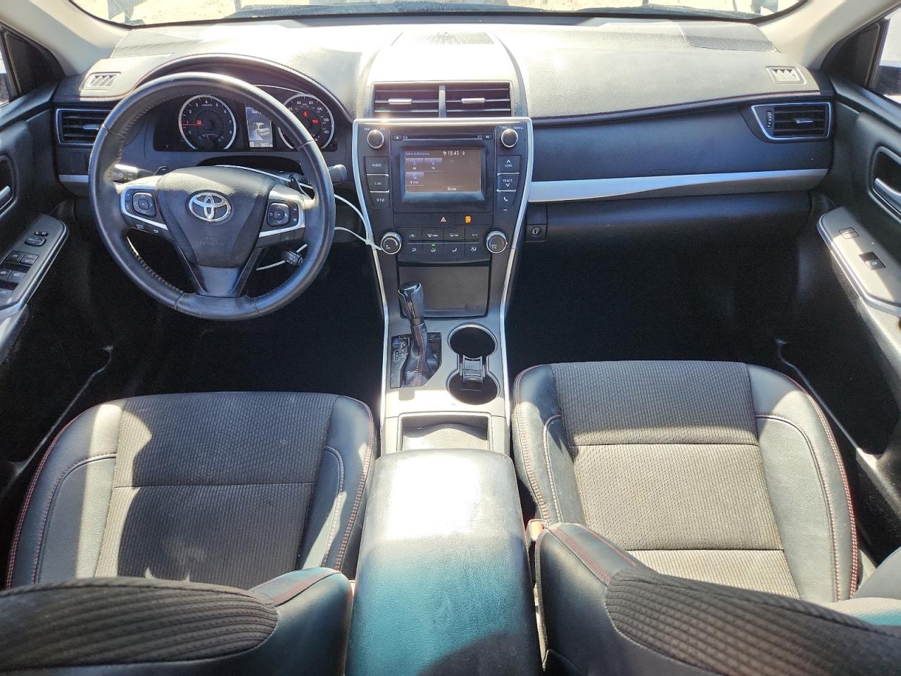 Toyota Camry Le Image 7