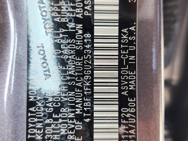 Toyota Camry Le Image 8