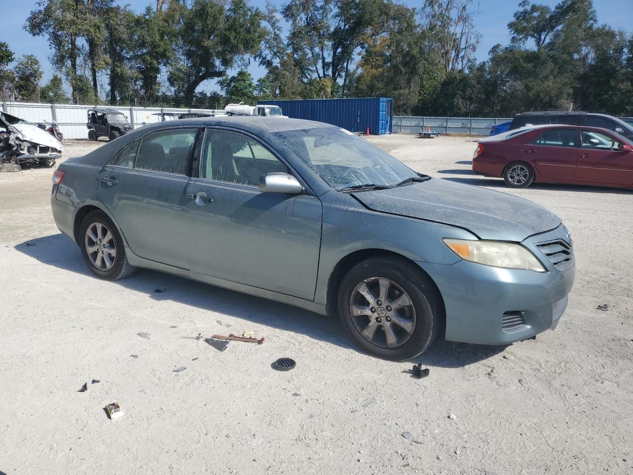 Toyota Camry Base Image 3