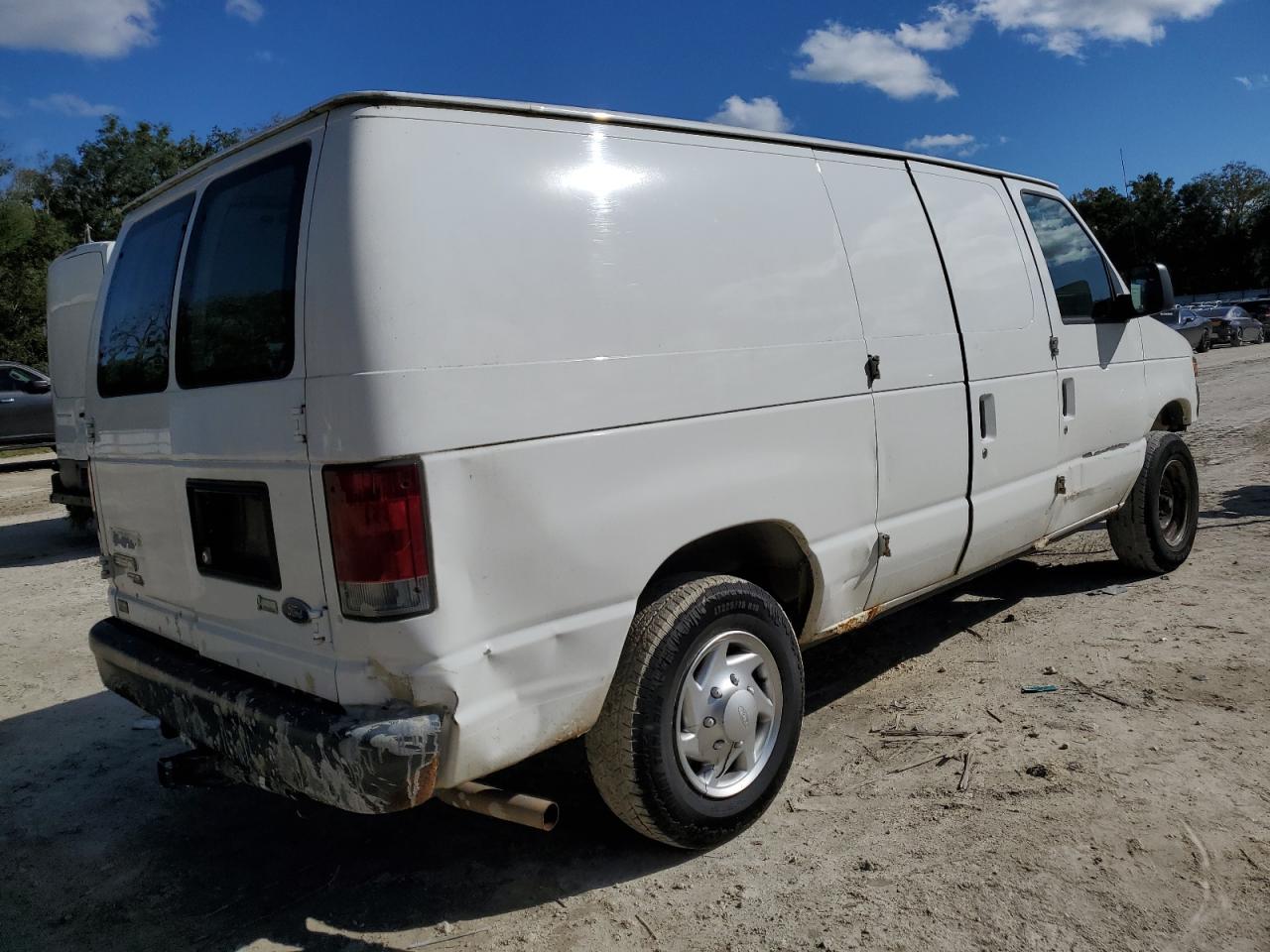 Ford Econoline E150 Van Image 3