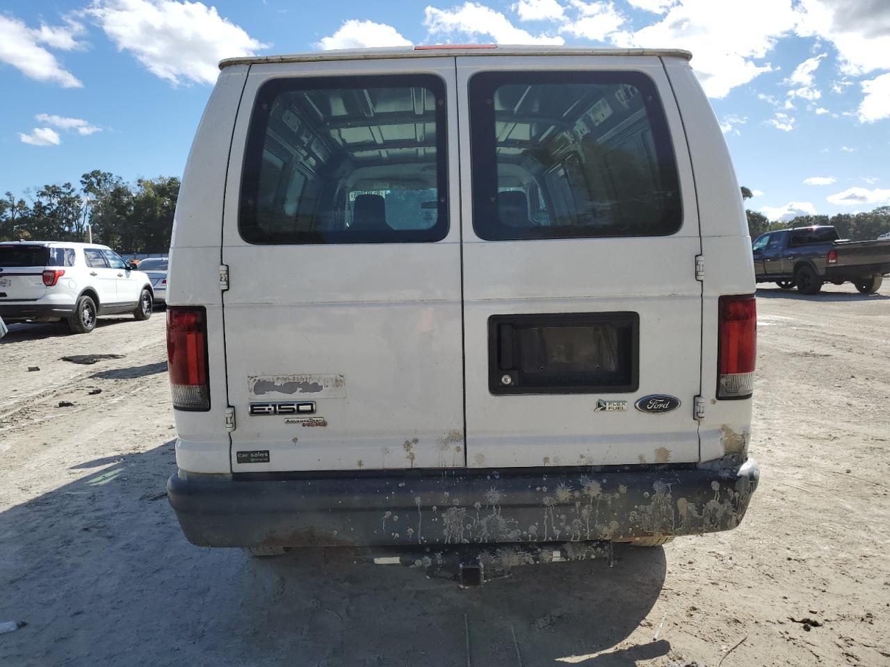 Ford Econoline E150 Van Image 5