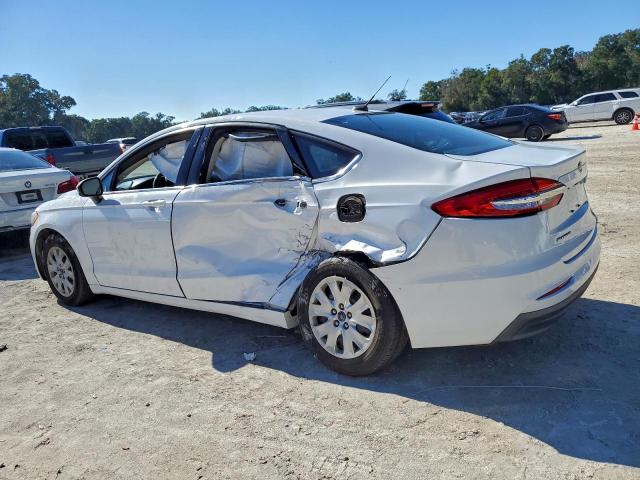 Ford Fusion S Image 5