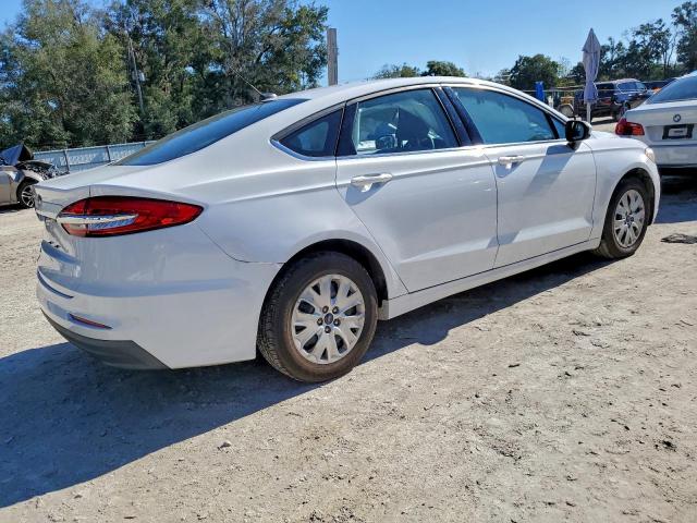 Ford Fusion S Image 3