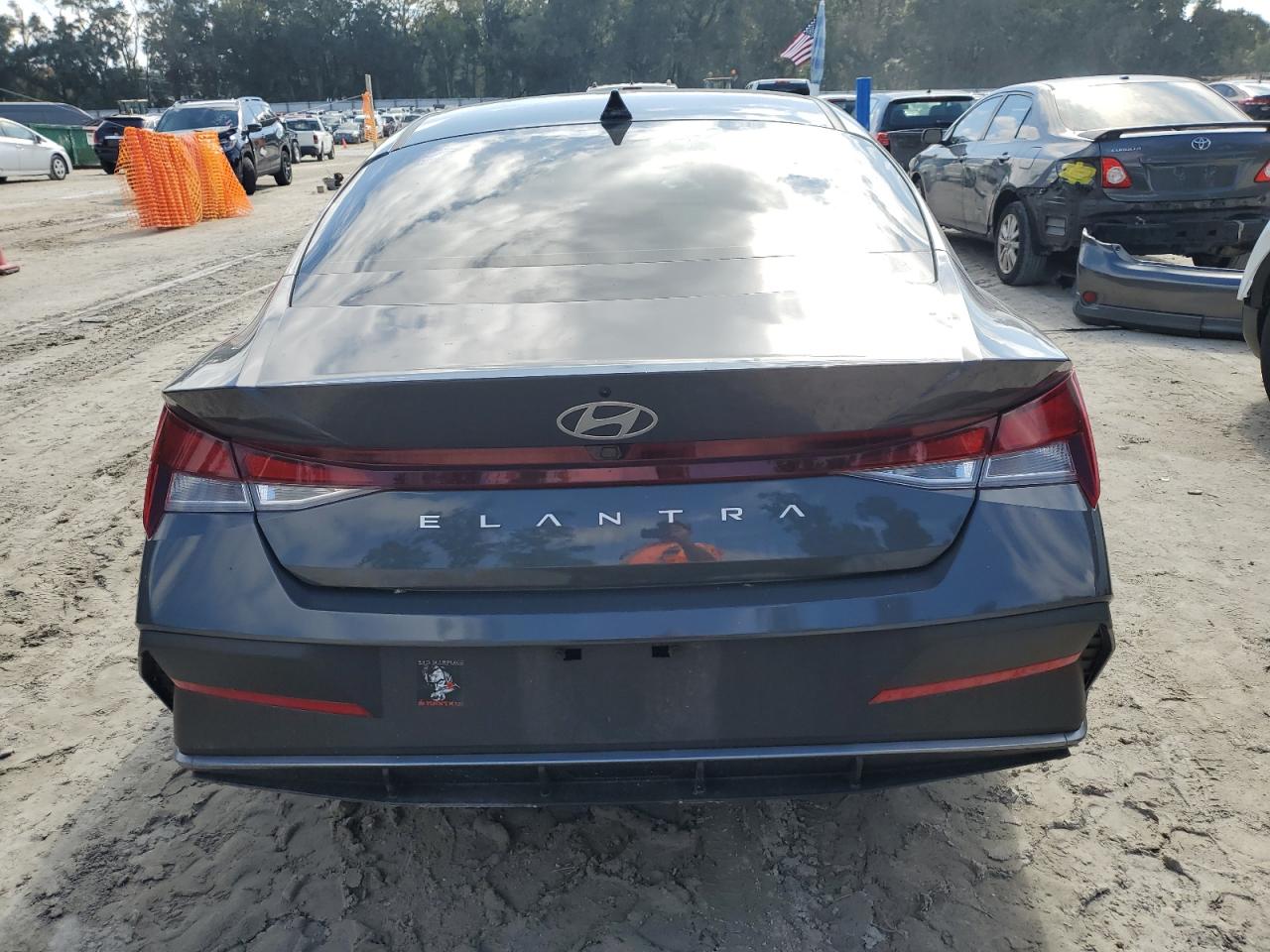 Hyundai ELANTRA Sel Image 4