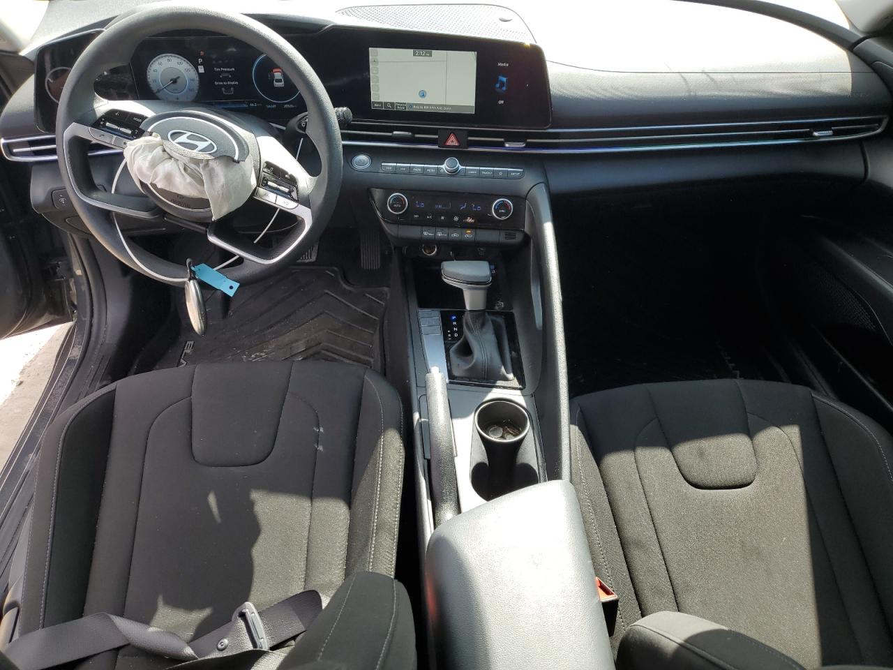 Hyundai ELANTRA Sel Image 3