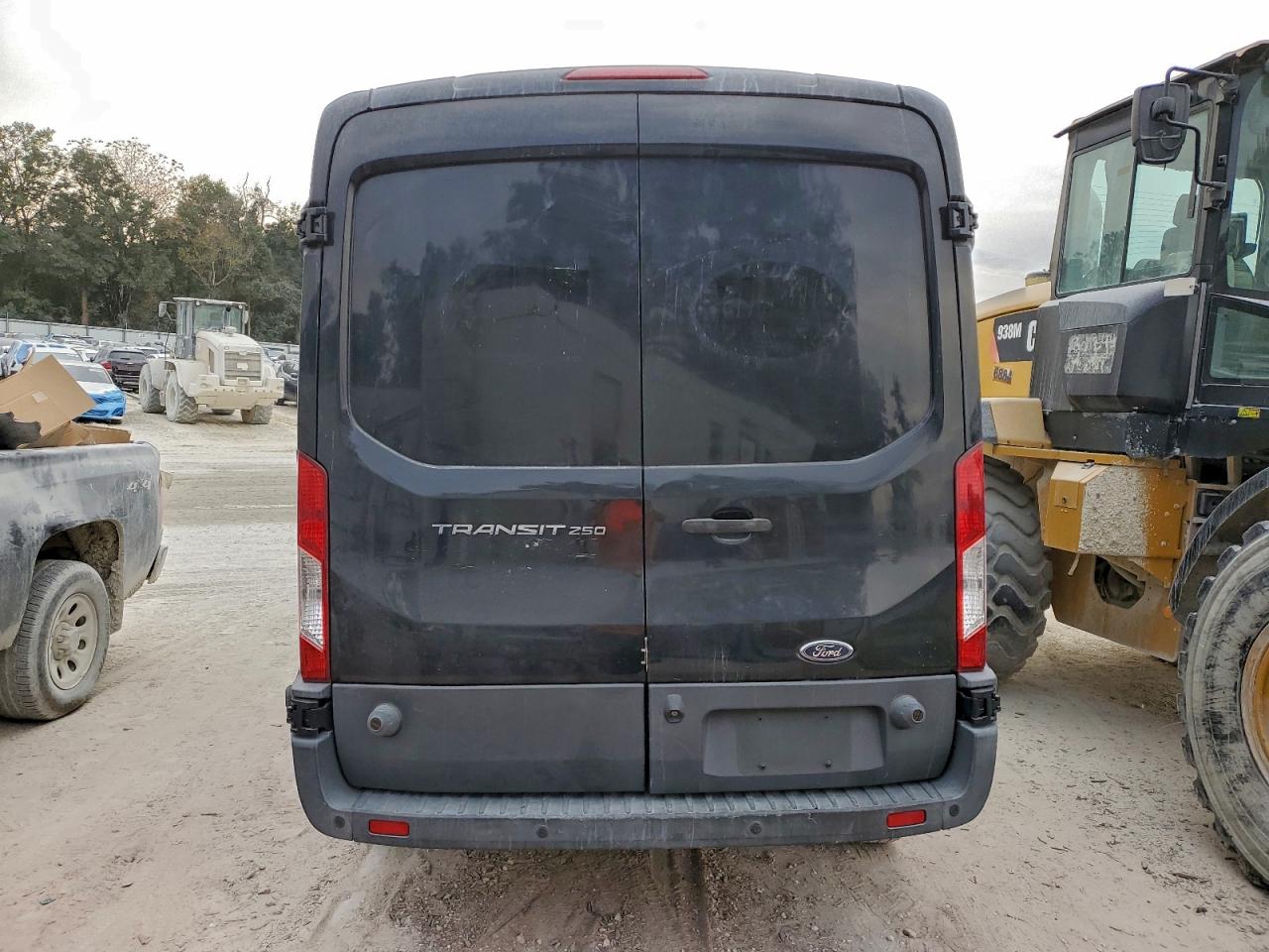 Ford Transit T-250 Image 4