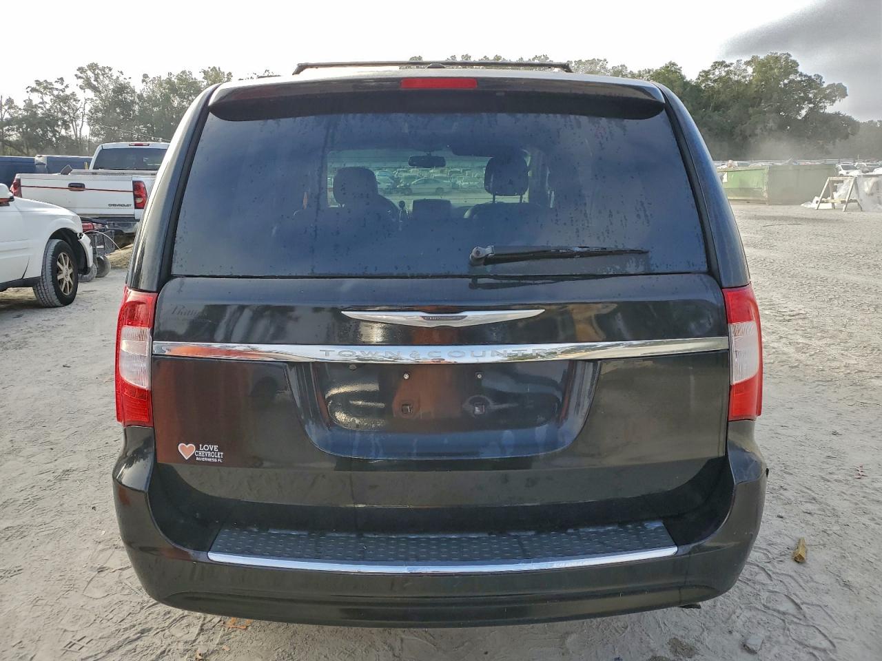 Chrysler Minivan Touring Image 6