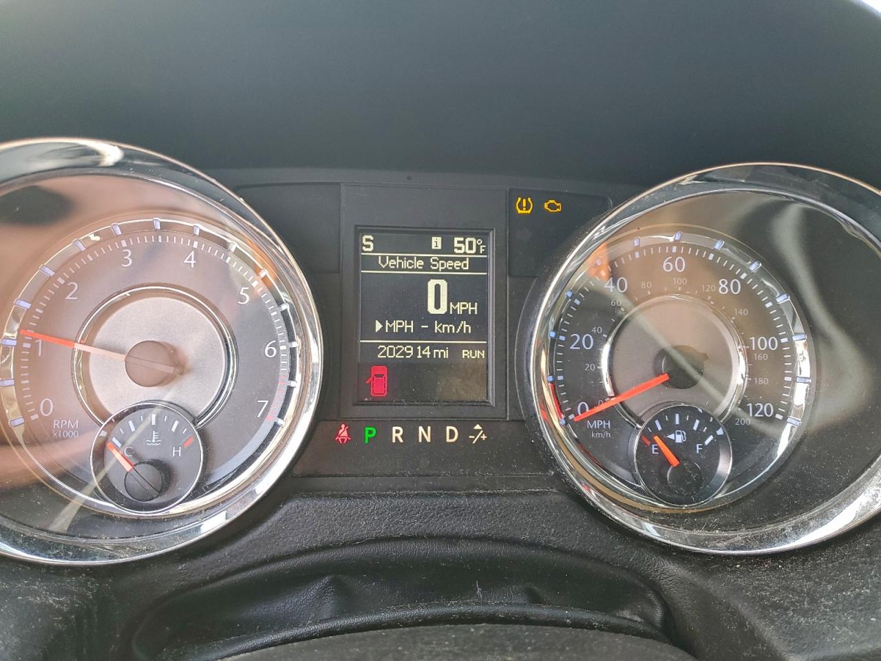 Chrysler Minivan Touring Image 4