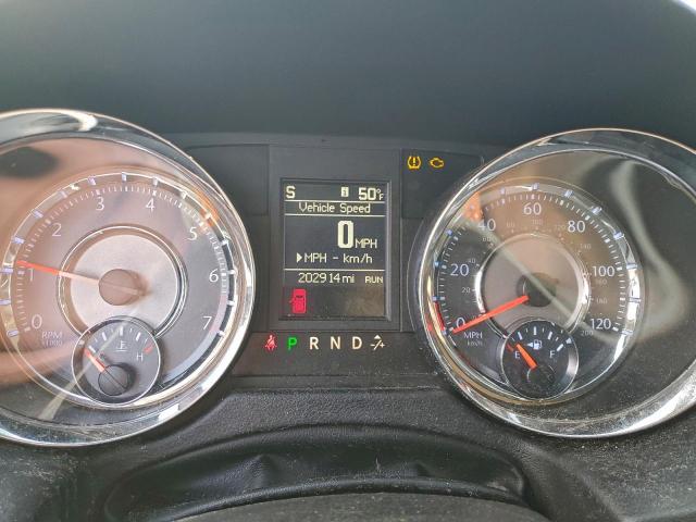 Chrysler Minivan Touring Image 4