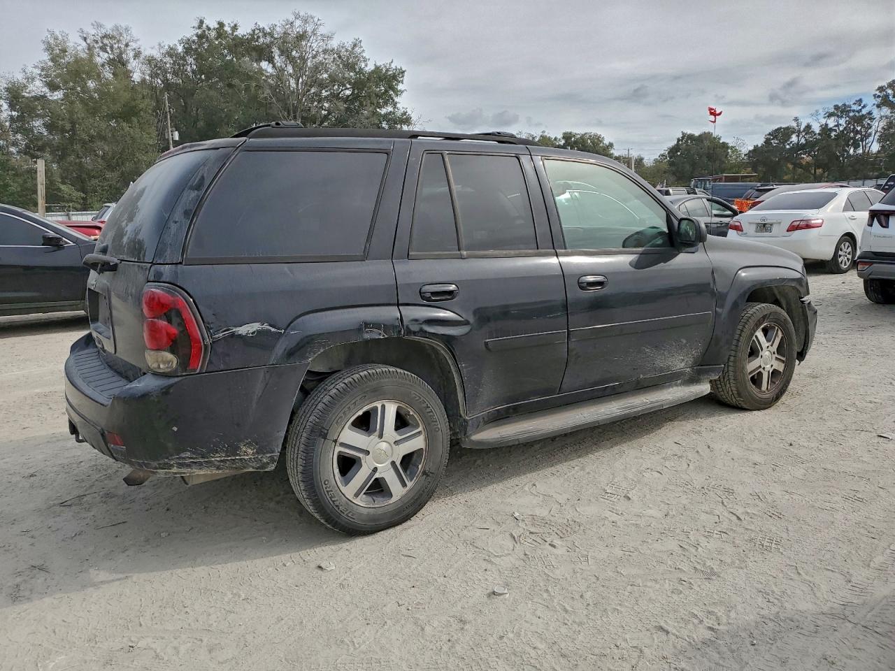 Chevrolet Trailblazer Ls Image 12