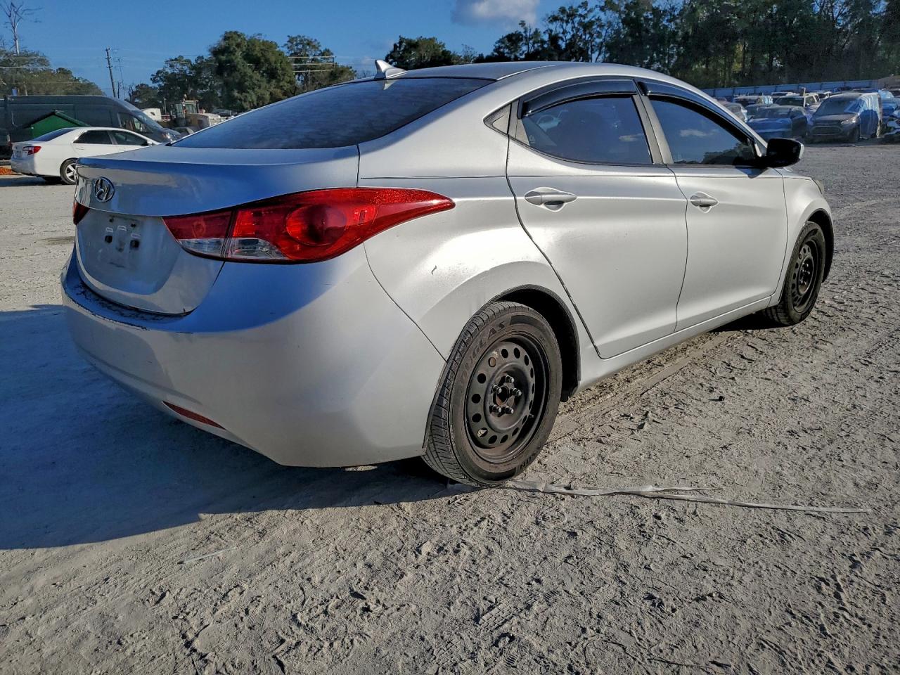 Hyundai ELANTRA Gls Image 6