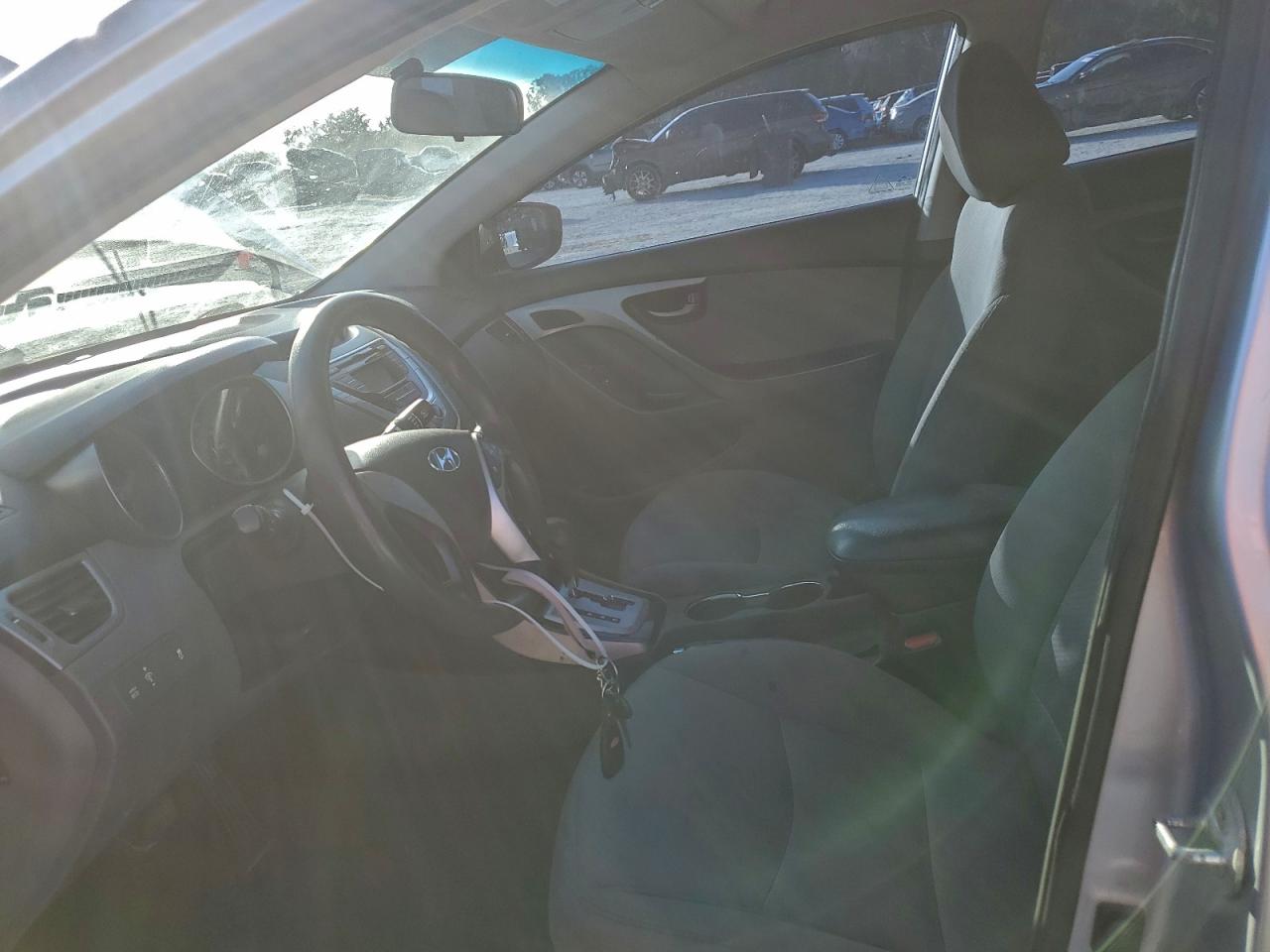 Hyundai ELANTRA Gls Image 9