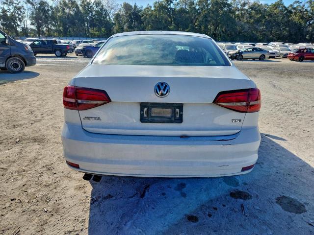 Volkswagen Jetta S Image 3