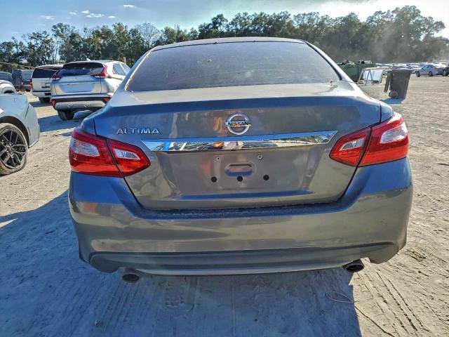 Nissan Altima 2.5 Image 5