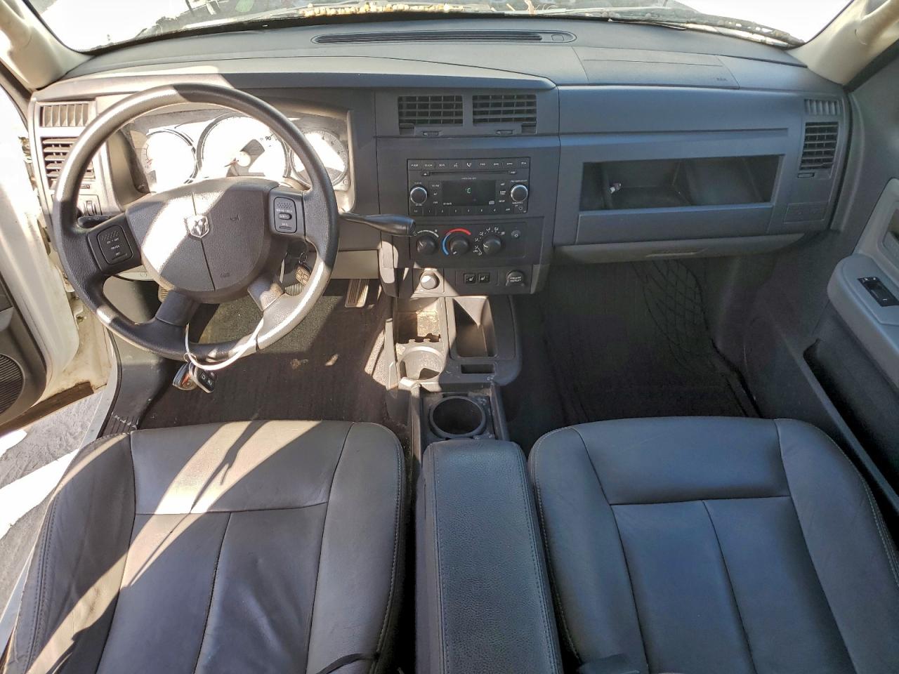 Dodge Dakota Sxt Image 2