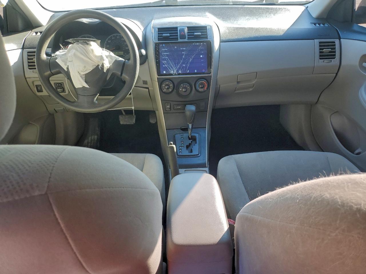 Toyota Corolla Base Image 9
