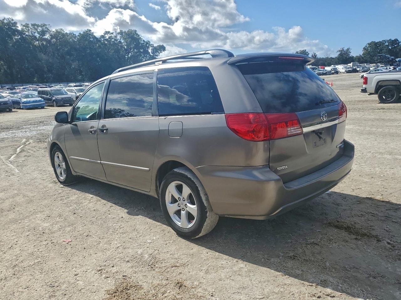 Toyota Sienna Ce Image 6