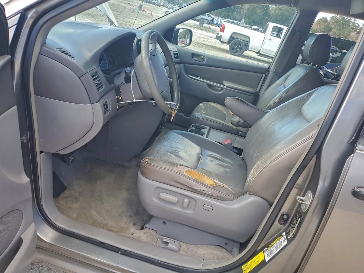 Toyota Sienna Ce Image 9