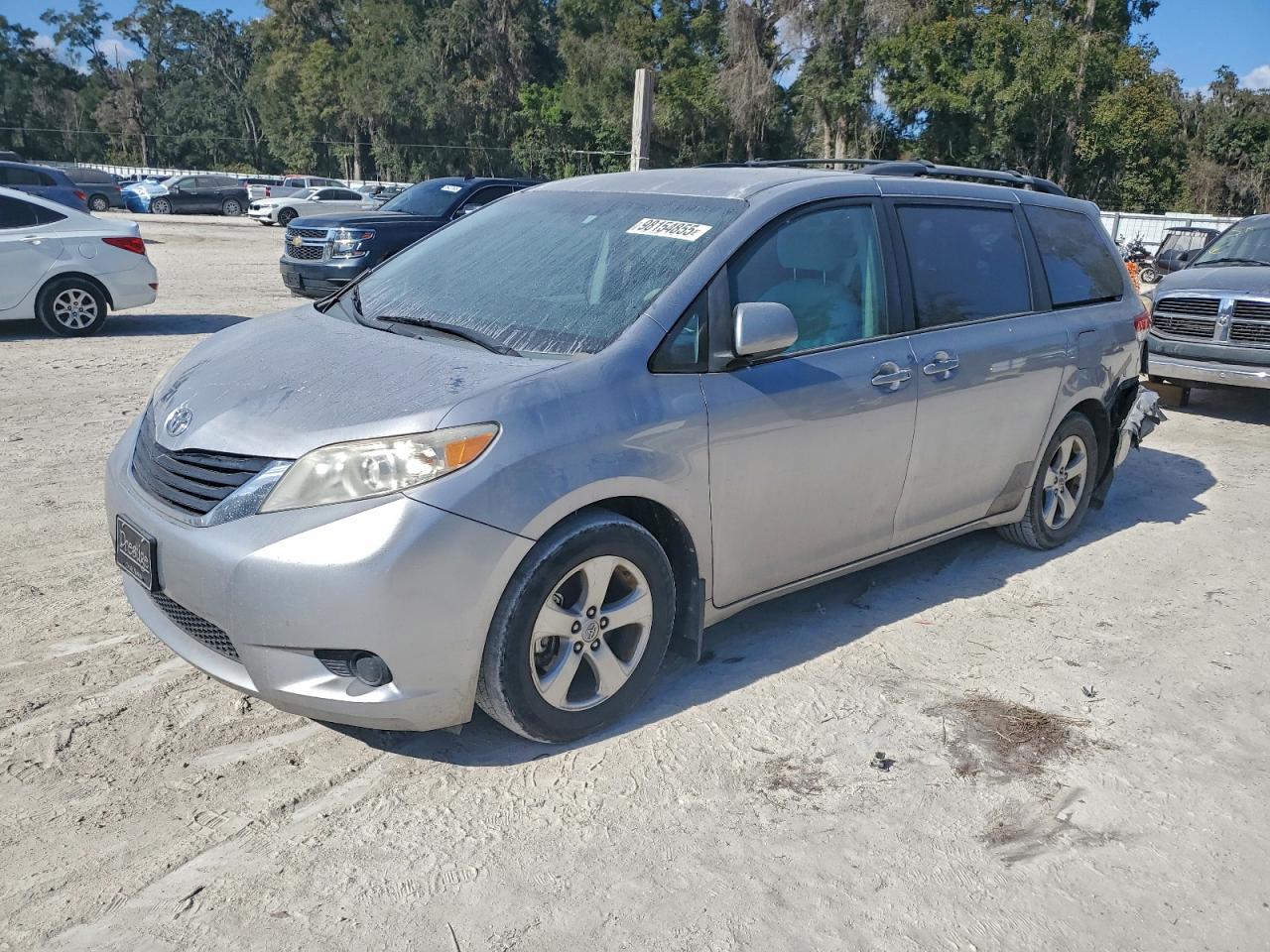 Toyota Sienna Le Image 1